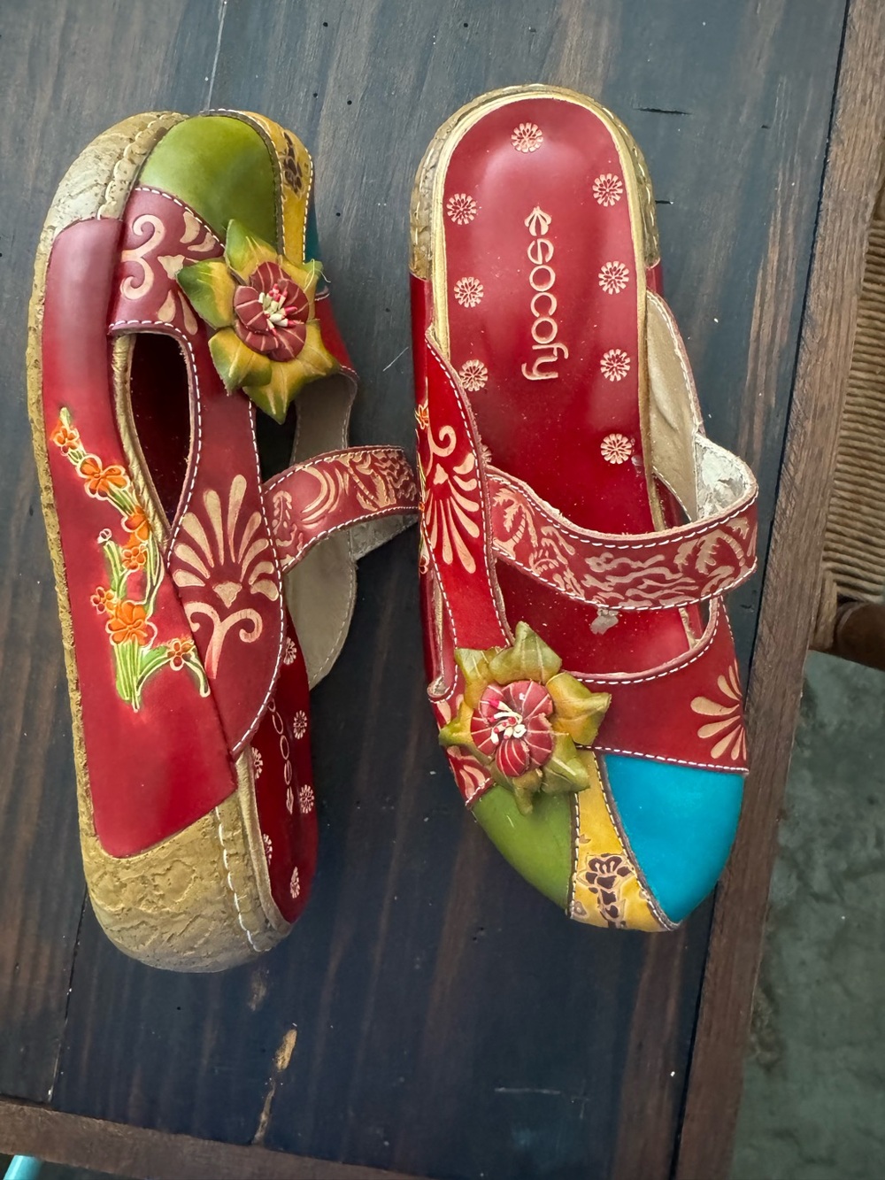 SOCOFY Women's Red Multi-Color Floral Leather Clogs